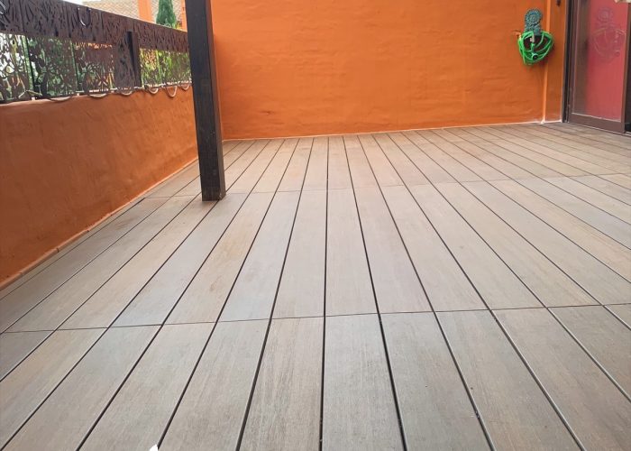 Tarima de exterior de madera para revestimiento de su terraza o patio
